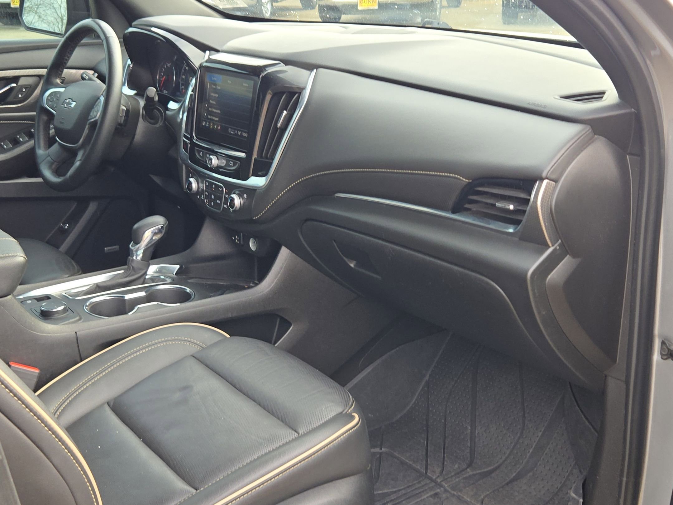 Used 2023 Chevrolet Traverse Premier w/ Redline Edition image 28