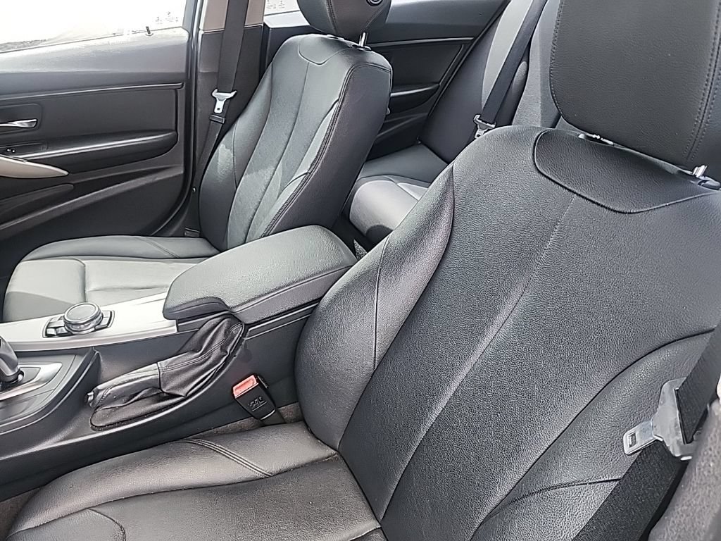 Used 2016 BMW 320i Sedan RWD image 7