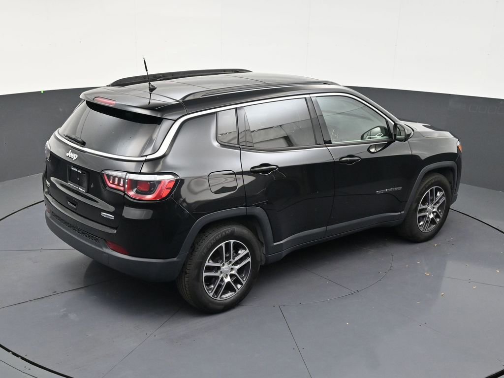 Used 2018 Jeep Compass Latitude FWD image 16