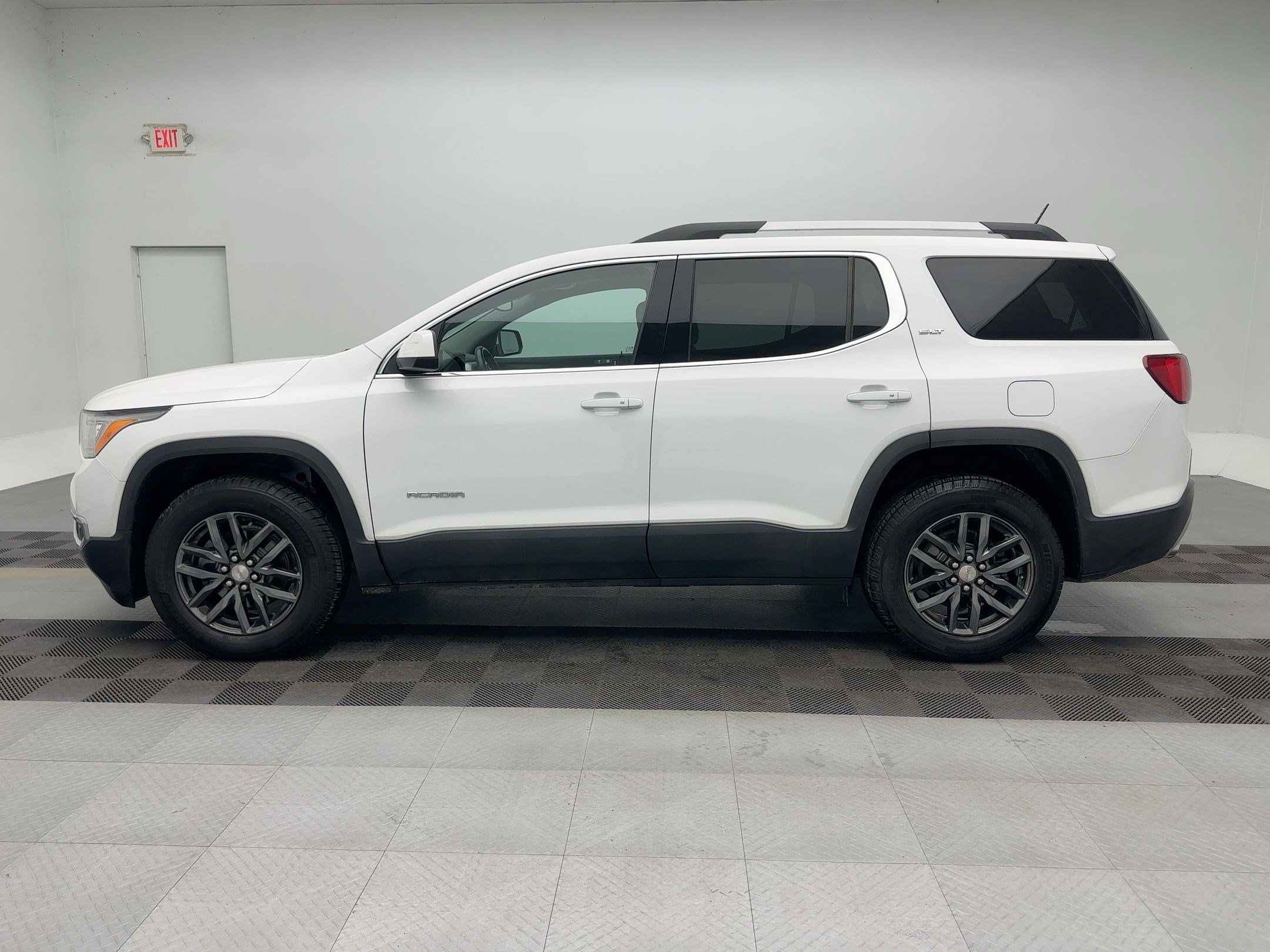 Used 2019 GMC Acadia SLT image 2
