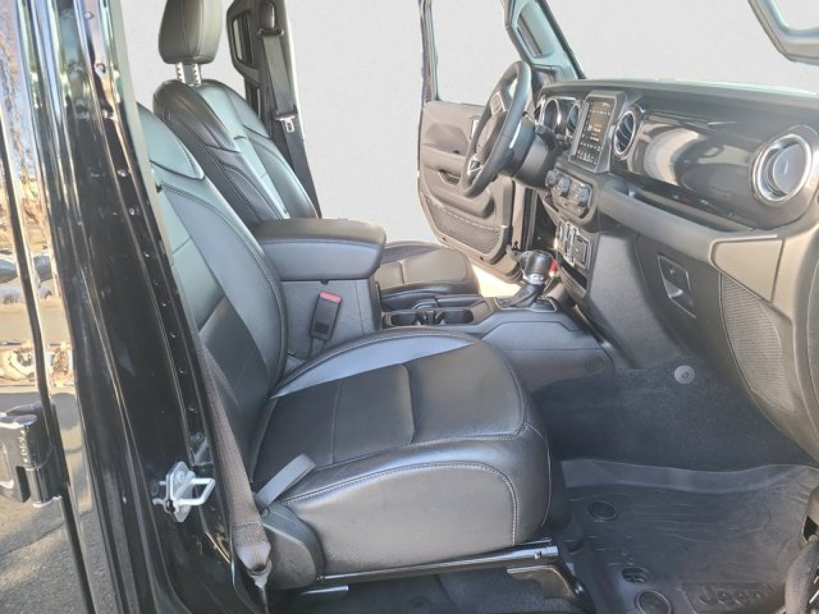 Used 2023 Jeep Wrangler Unlimited Sahara AWD/4WD image 20