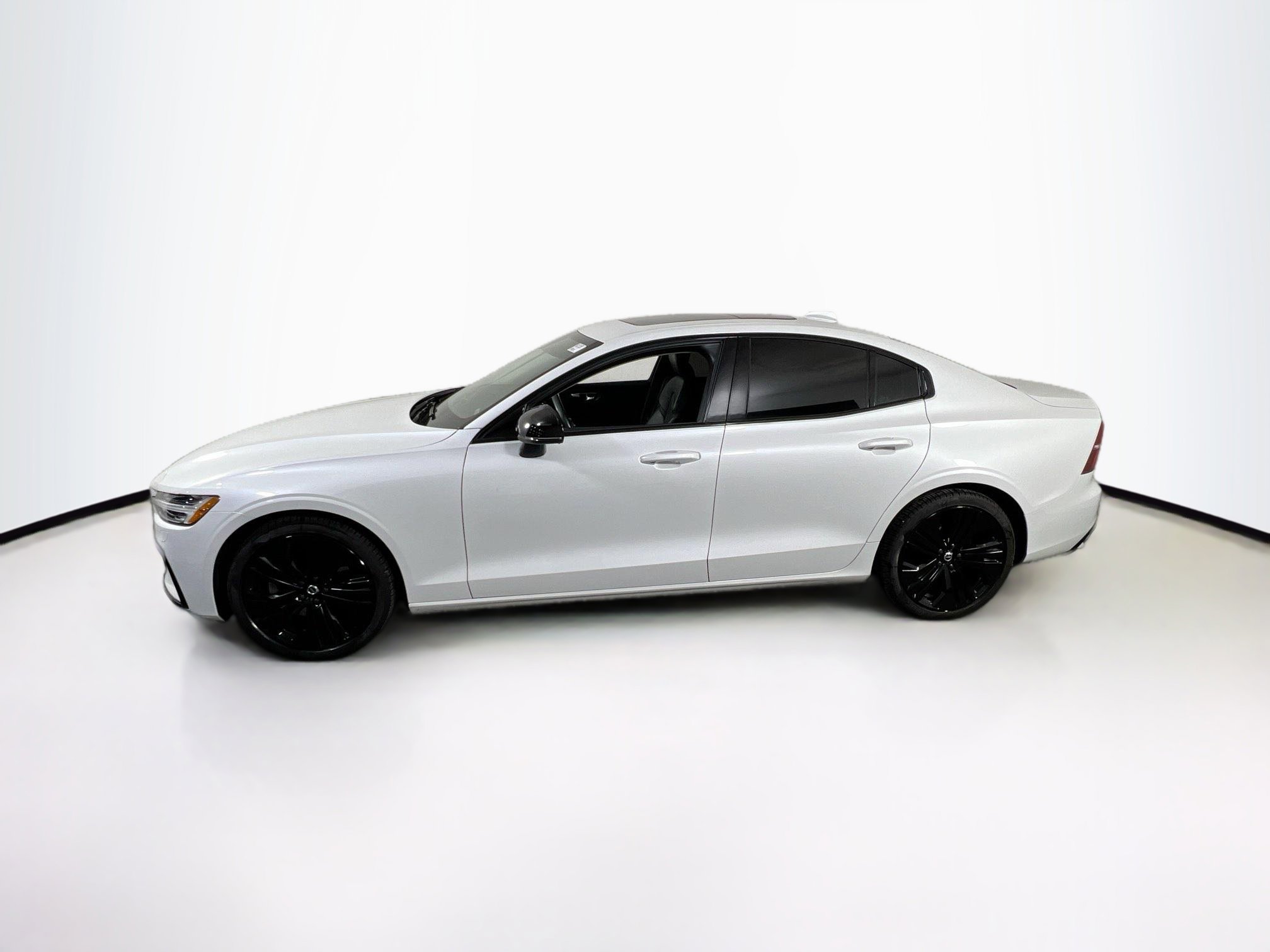 Used 2022 Volvo S60 B5 Momentum w/ Premium Package image 8