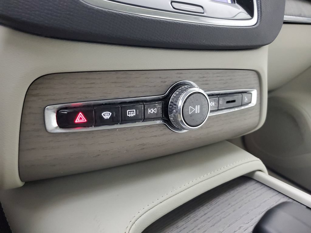 Certified 2025 Volvo XC90 T8 Core AWD/4WD image 32