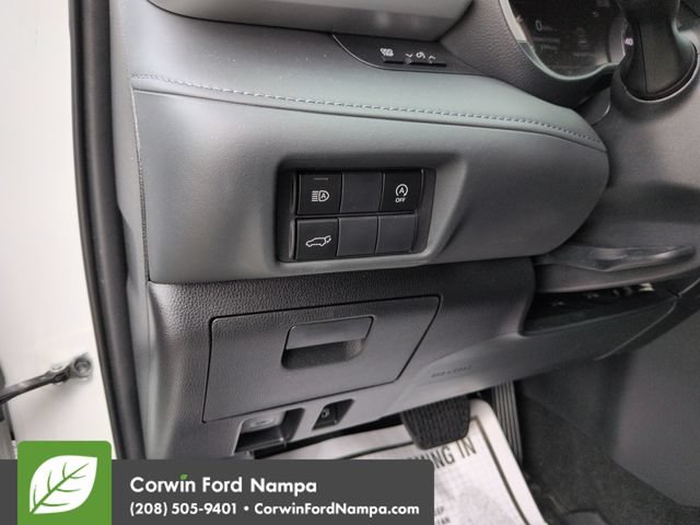 Used 2023 Toyota Highlander XLE AWD/4WD image 13