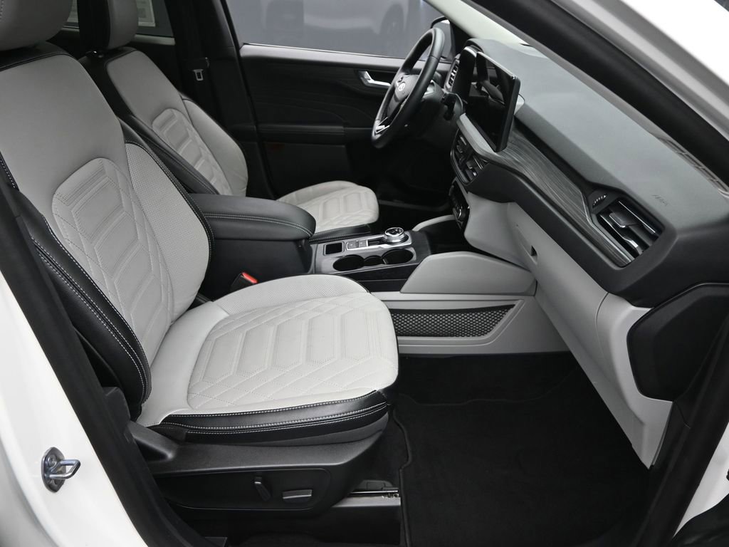 Used 2023 Ford Escape Platinum w/ Premium Technology Package image 7
