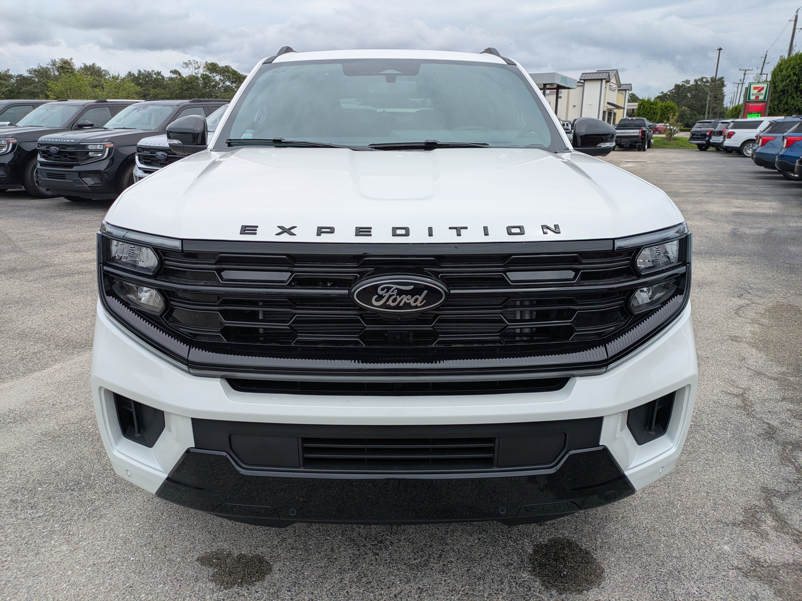 New 2026 Ford Expedition Max Platinum w/ Stealth Appearance Package AWD/4WD image 8