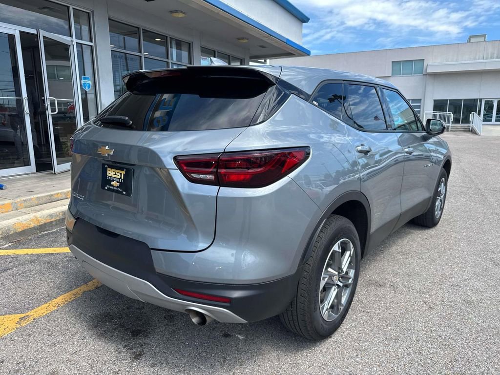 Used 2025 Chevrolet Blazer LT FWD image 8