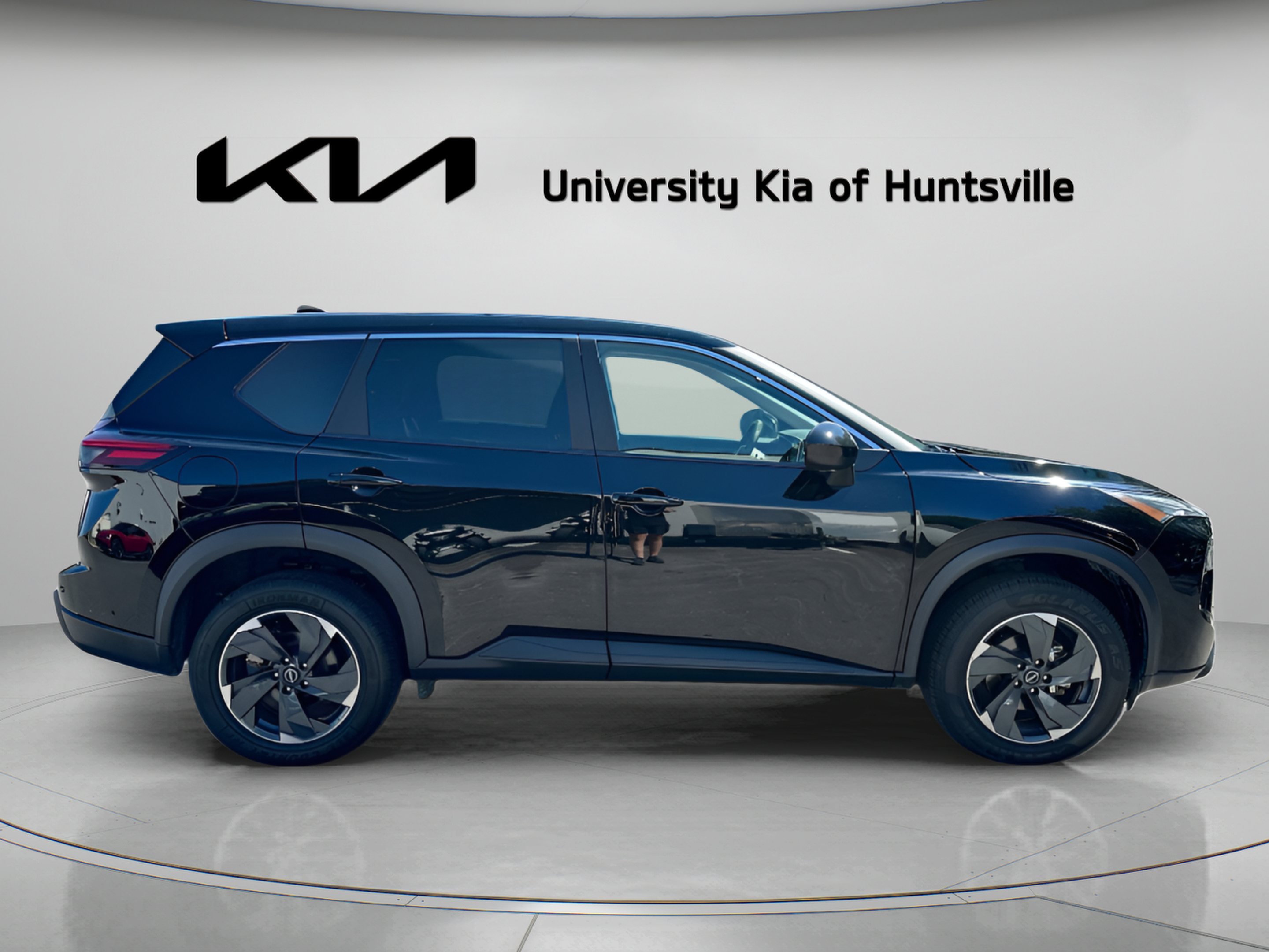 Used 2024 Nissan Rogue SV AWD/4WD image 9