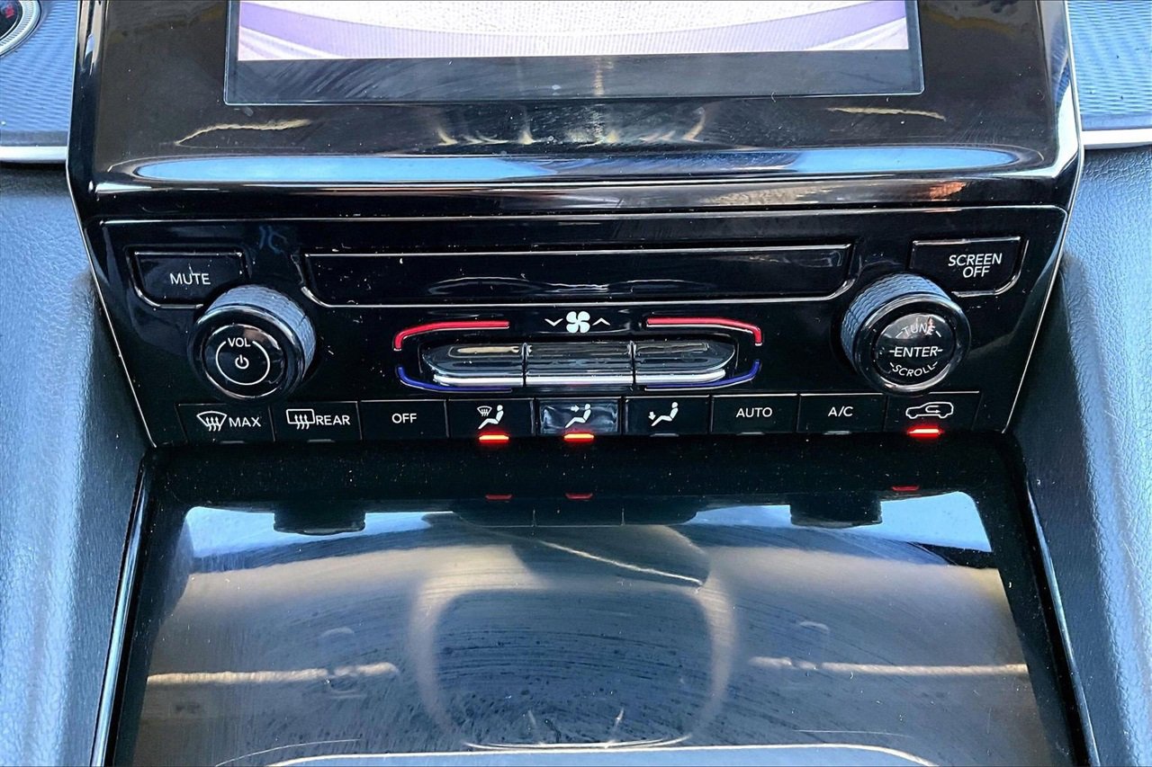 Used 2023 Jeep Grand Cherokee Laredo X image 18