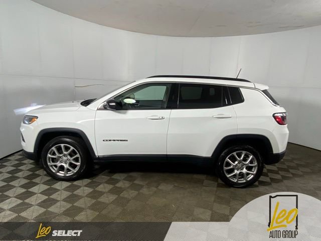 Used 2022 Jeep Compass Latitude image 2