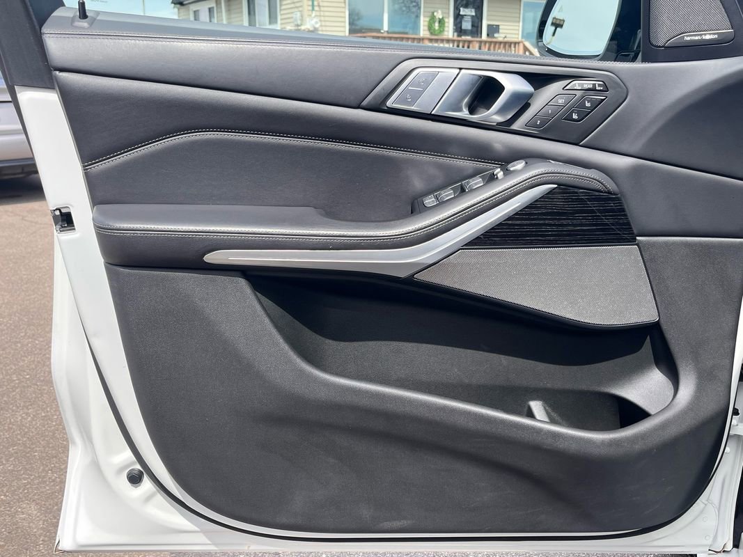 Used 2020 BMW X7 M50i image 29