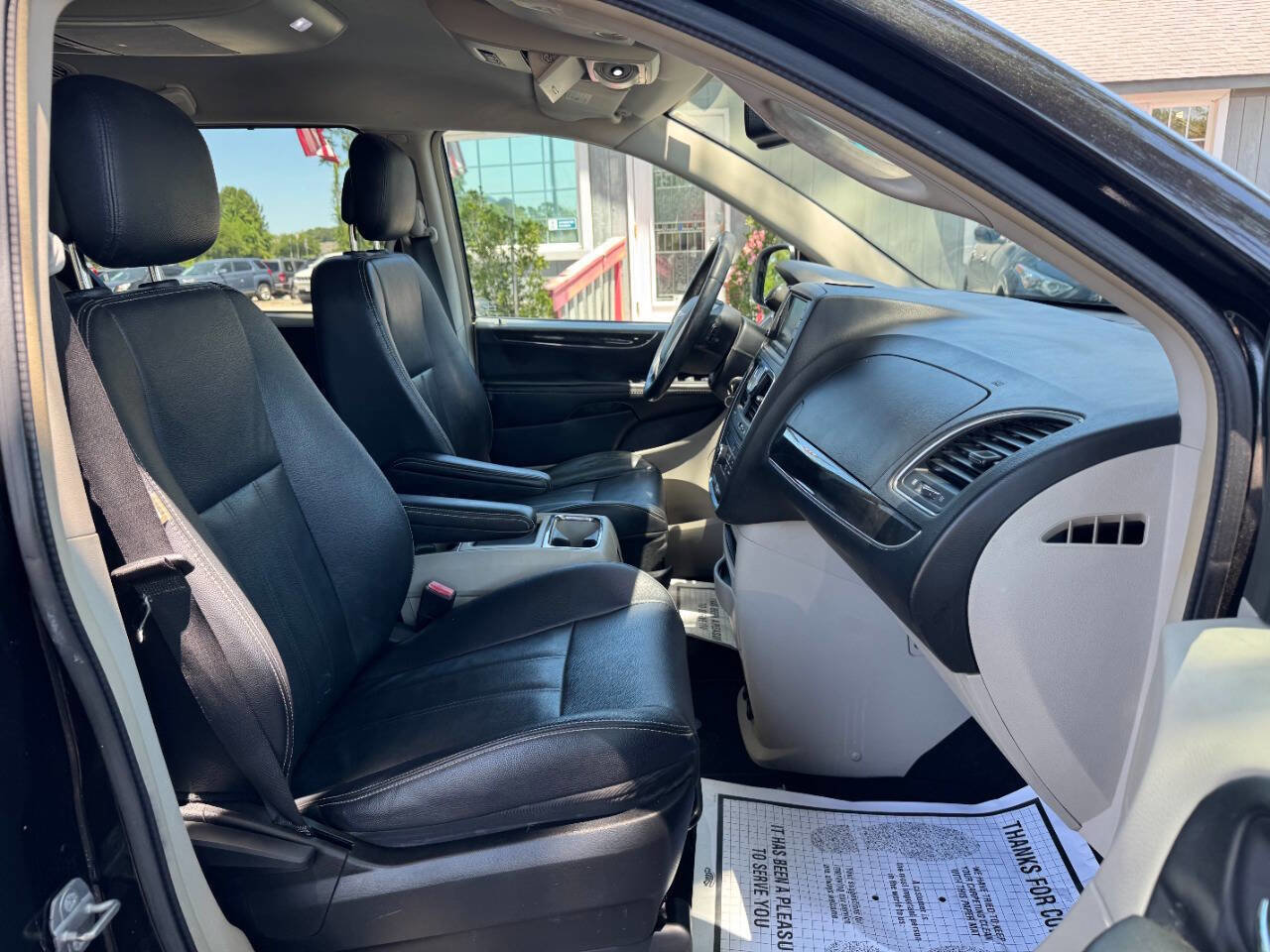 Used 2014 Chrysler Town & Country Touring FWD image 17