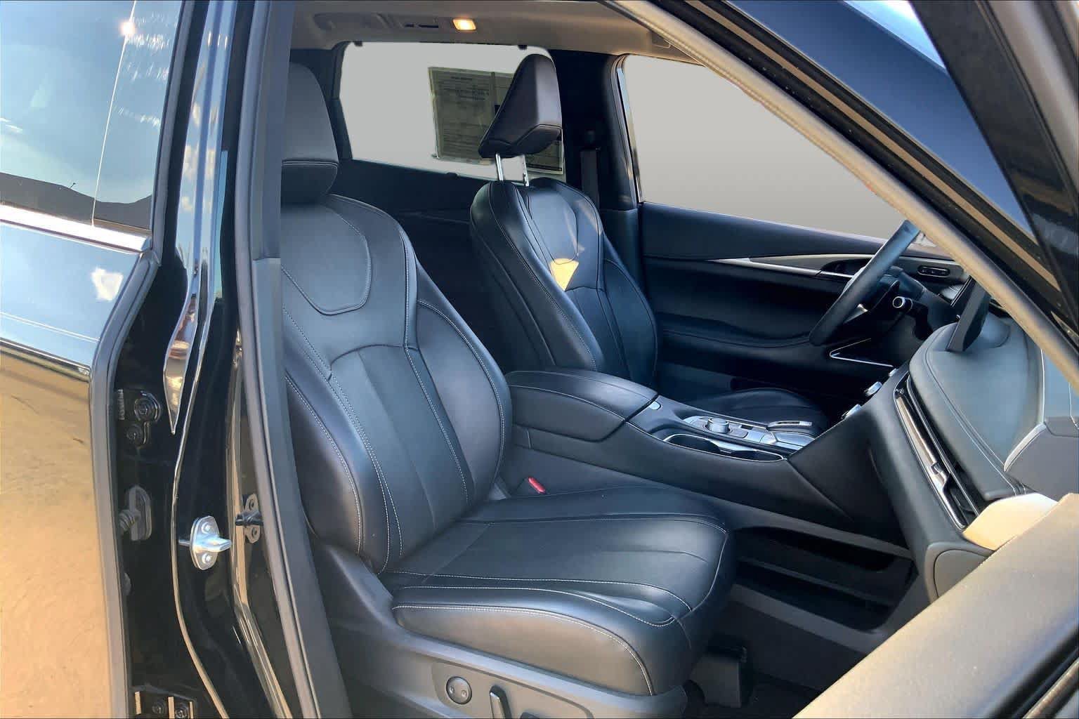 Used 2023 INFINITI QX60 Luxe w/ Performance Audio Package FWD image 8