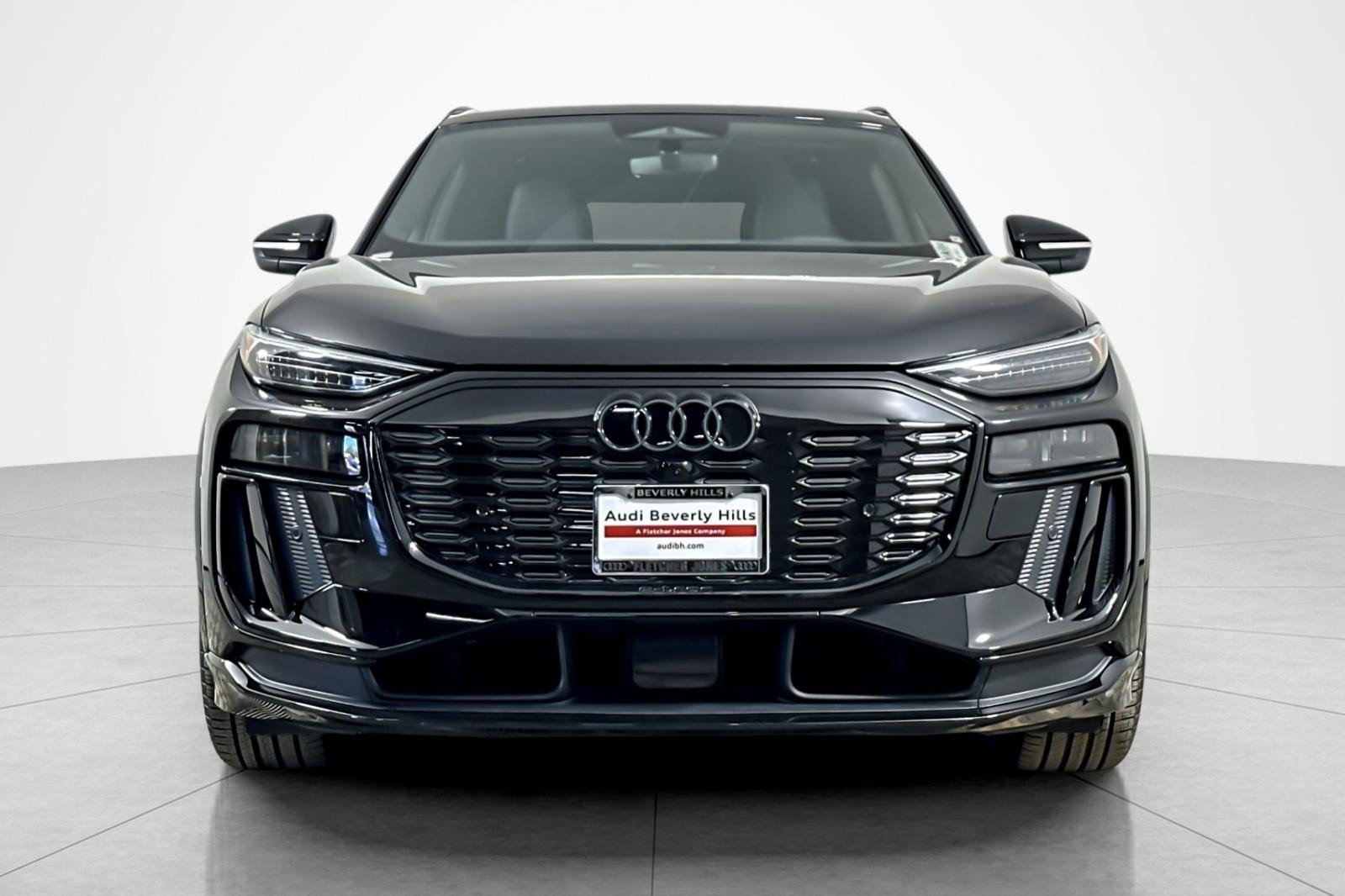 Used 2025 Audi SQ6 e-tron Premium w/ Convenience Package AWD/4WD image 8