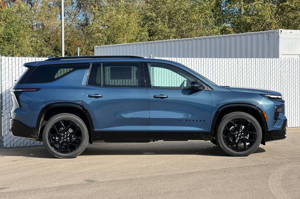 New 2026 Chevrolet Traverse RS image 3