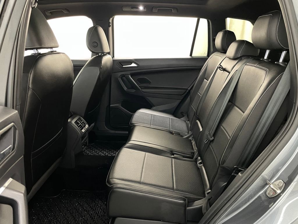 Used 2021 Volkswagen Tiguan SE R-Line image 11