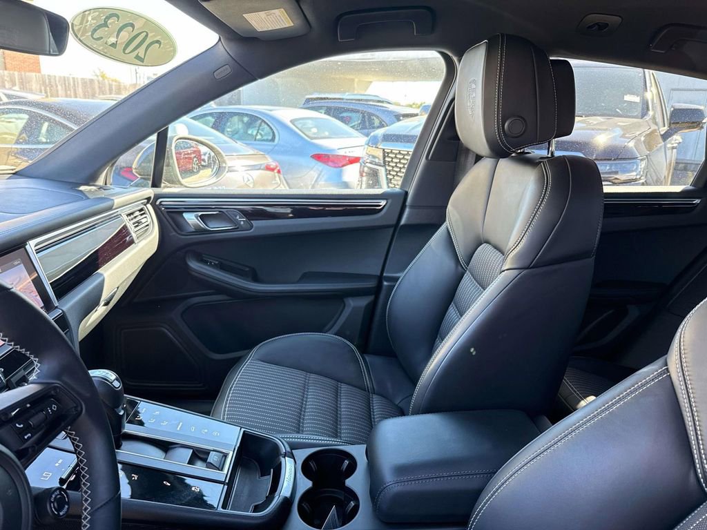 Used 2023 Porsche Macan Turbo image 14