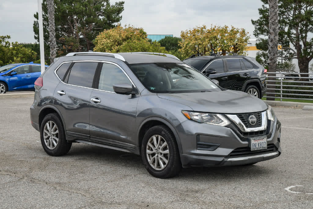 Used 2020 Nissan Rogue SV FWD image 3