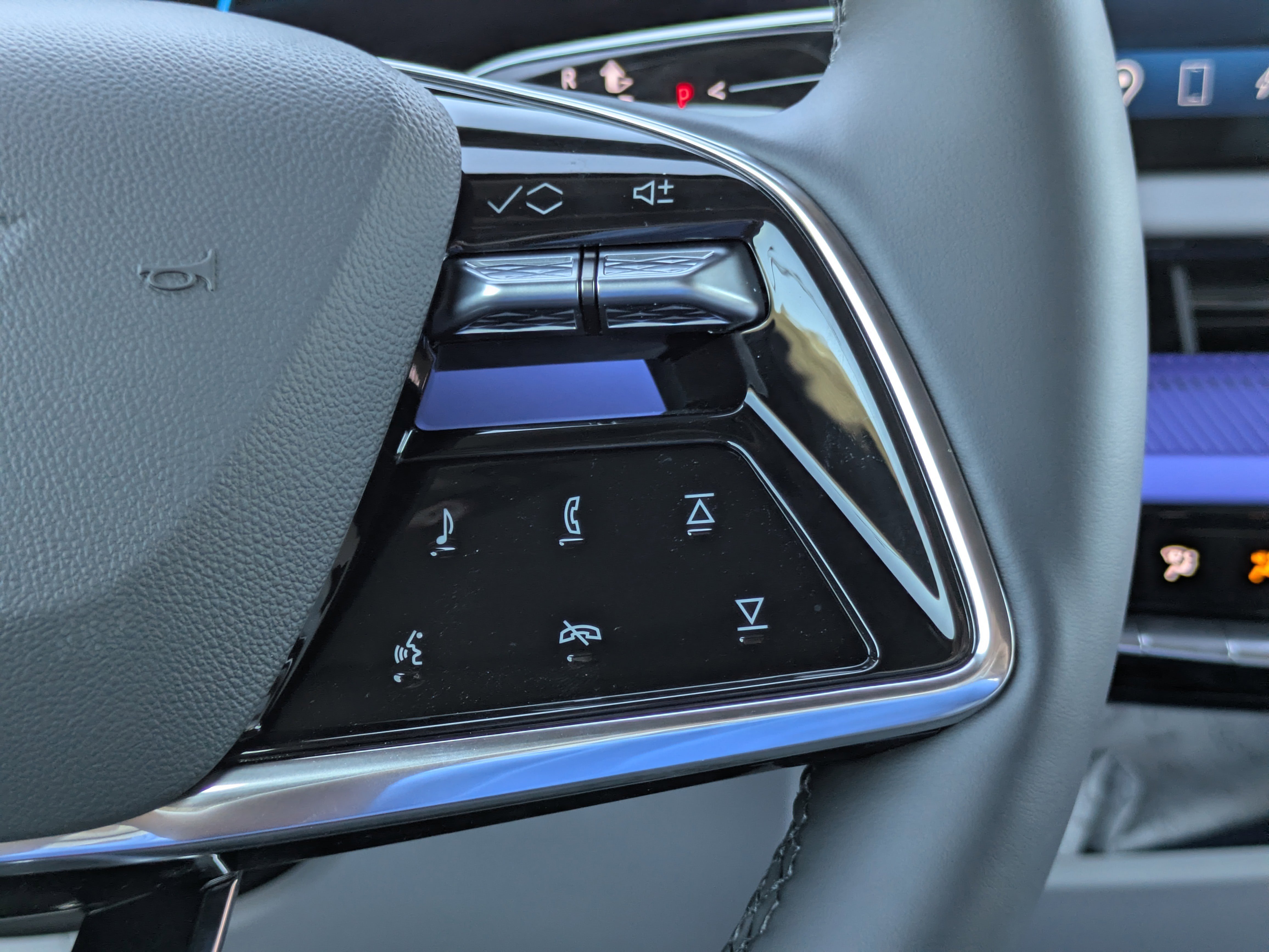 New 2026 Cadillac Optiq Luxury 1 w/ LPO, Floor Liner Package image 18