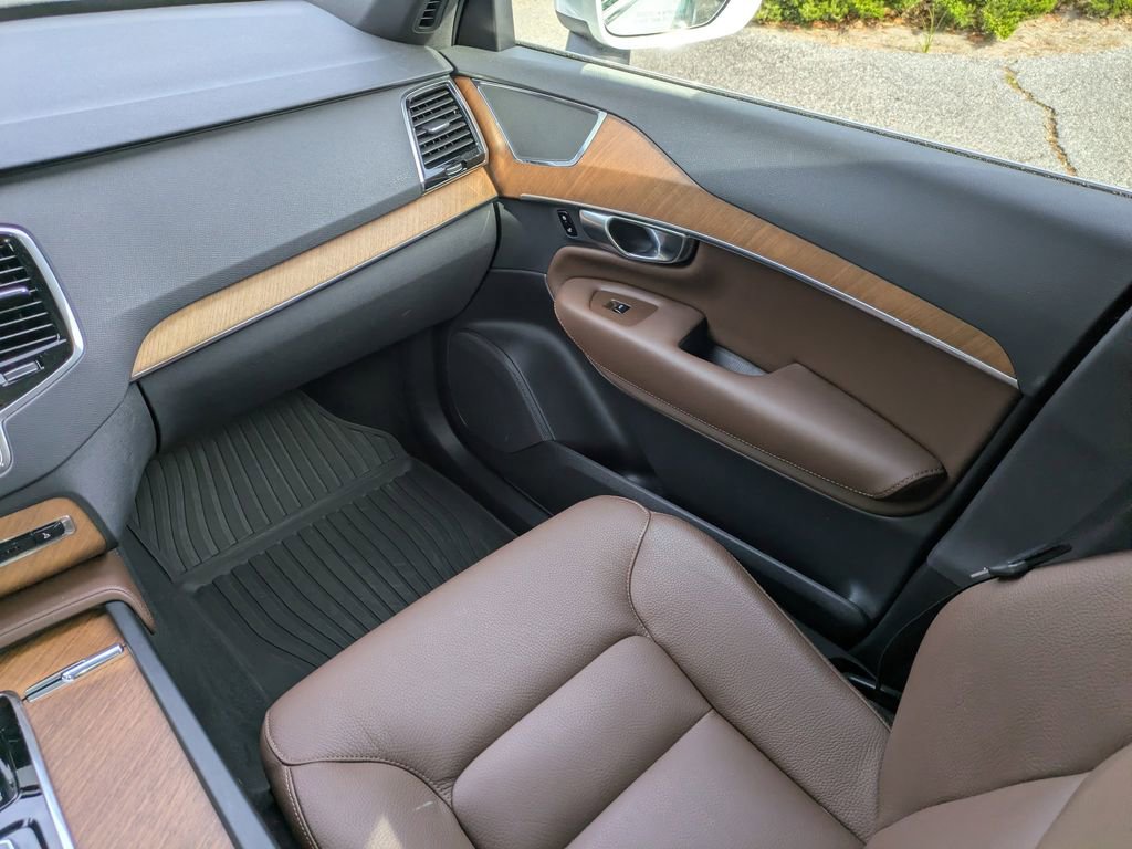 Certified 2023 Volvo XC90 B6 Plus w/ Protection Package Premier AWD/4WD image 17