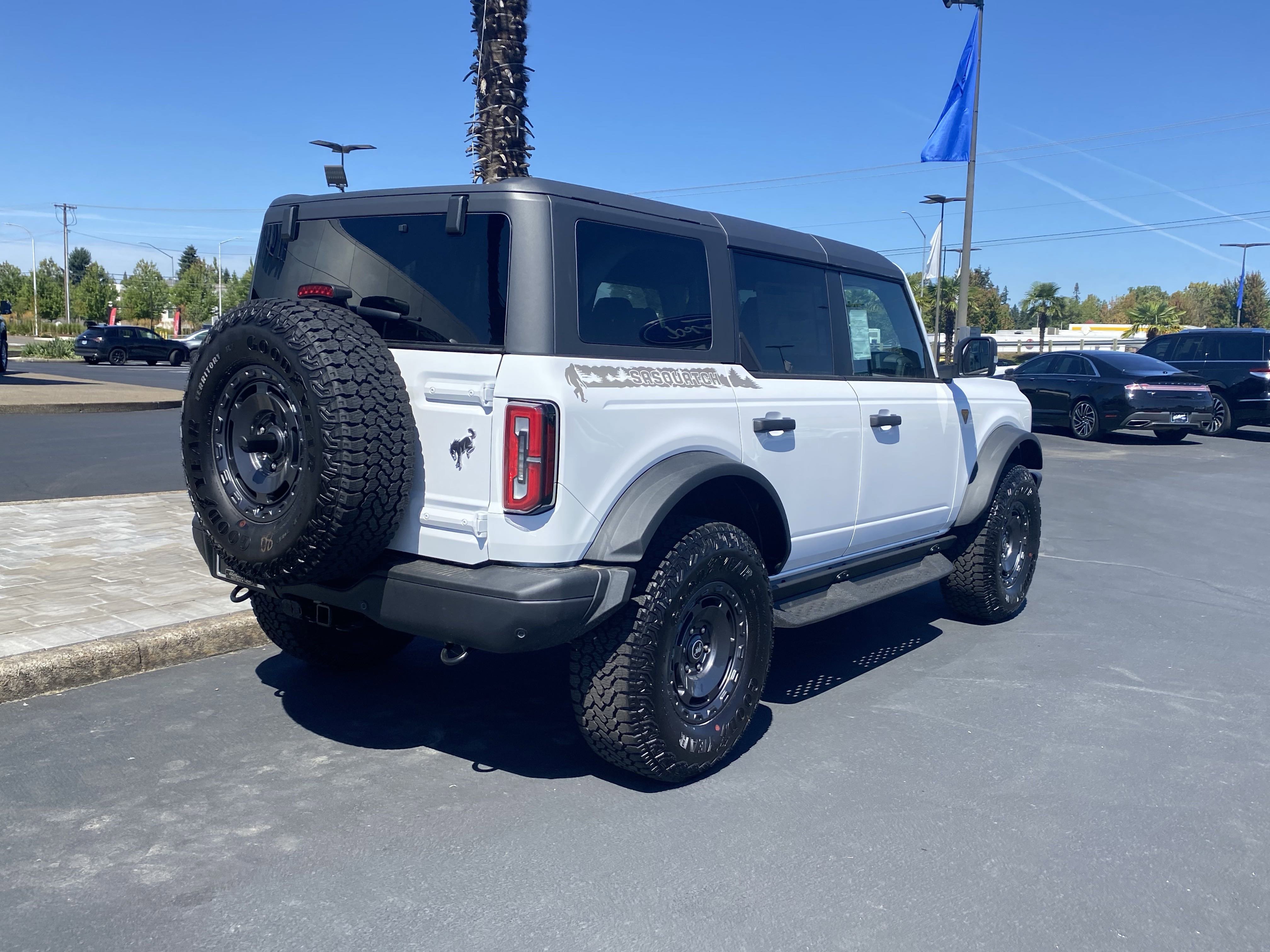 New 2025 Ford Bronco Badlands image 3
