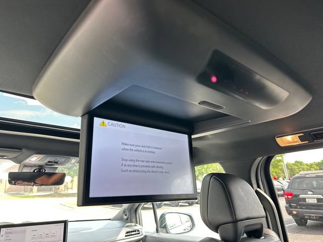 Used 2025 Toyota Sienna Limited FWD image 14