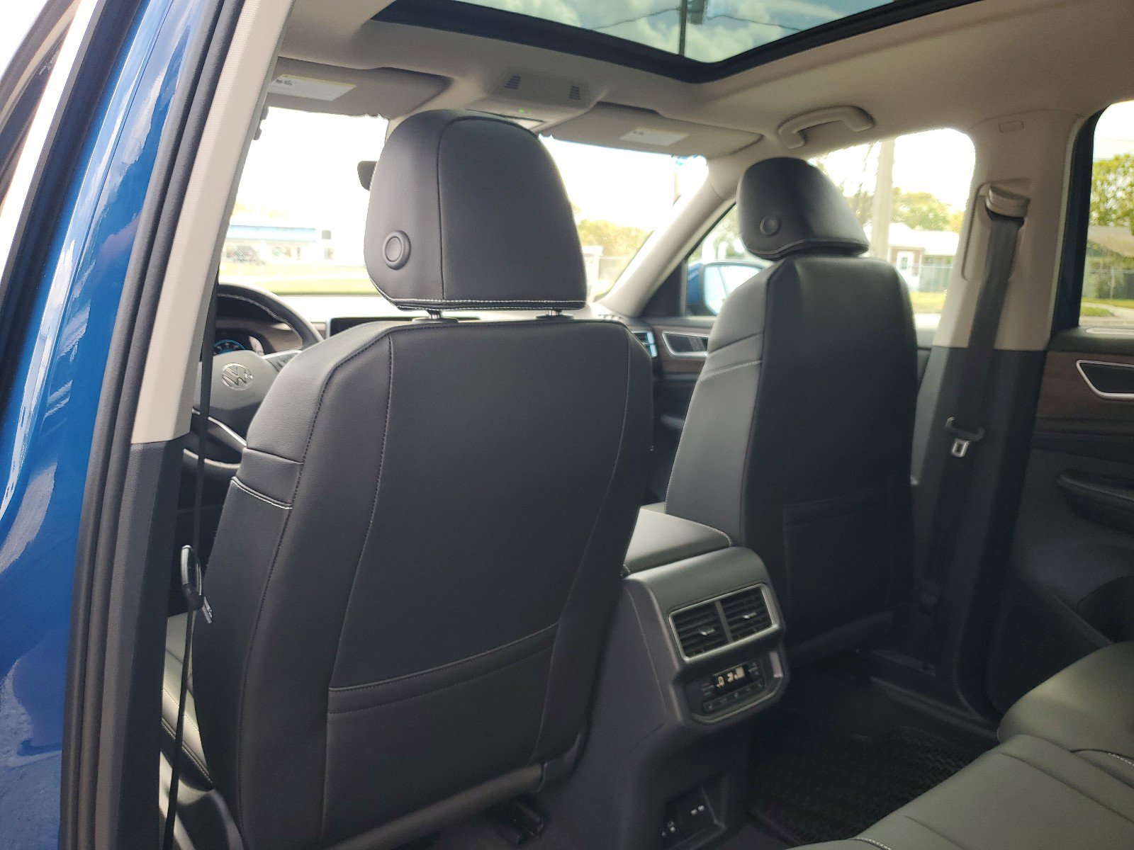 New 2025 Volkswagen Atlas SEL image 14