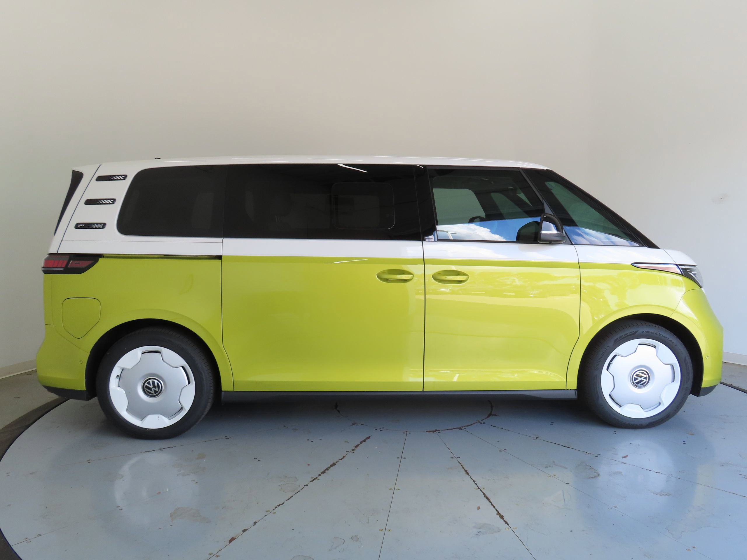 New 2025 Volkswagen ID. Buzz 1st Edition image 2