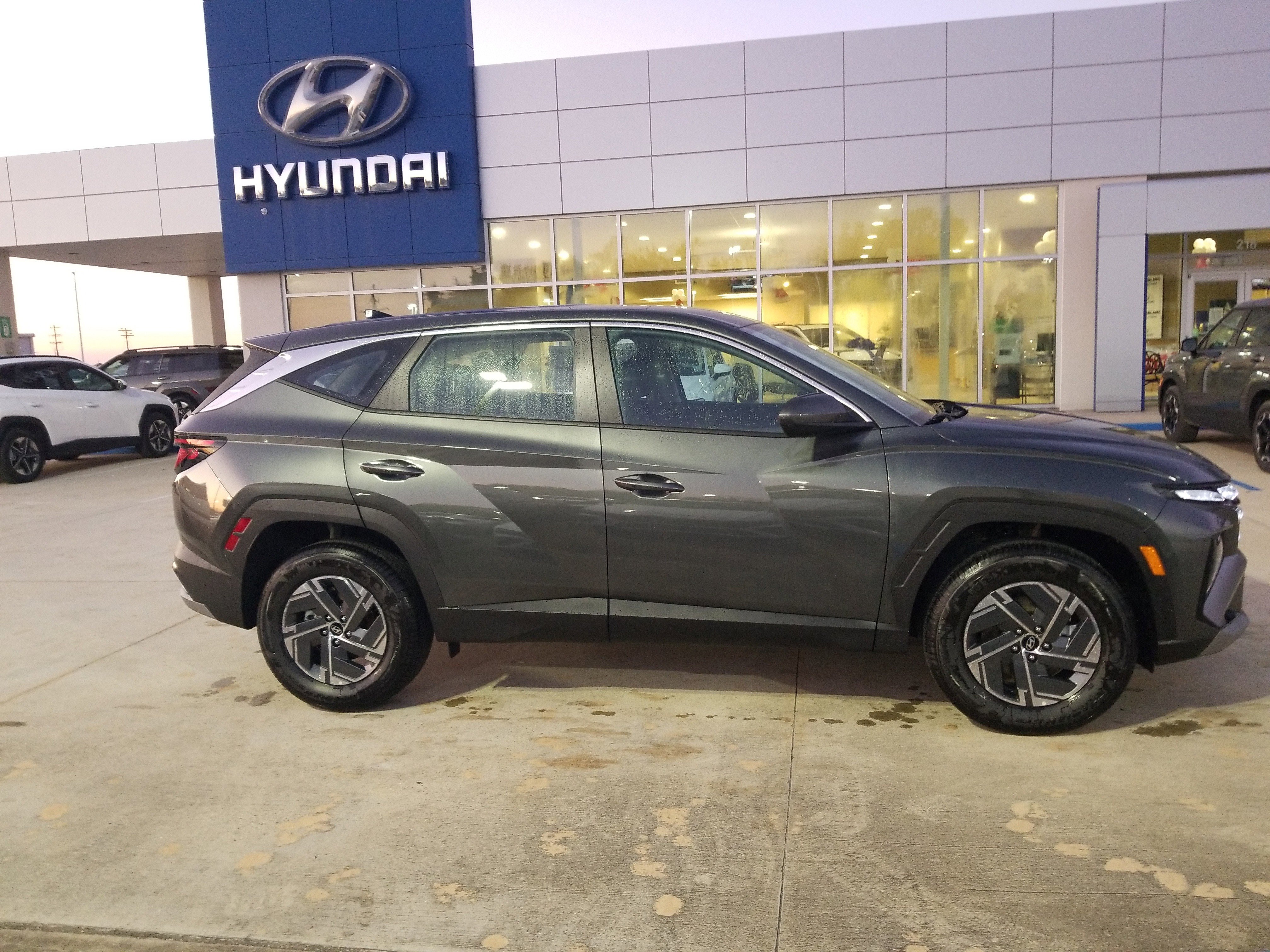 New 2026 Hyundai Tucson Blue SE w/ Tow & Go Package AWD/4WD image 8