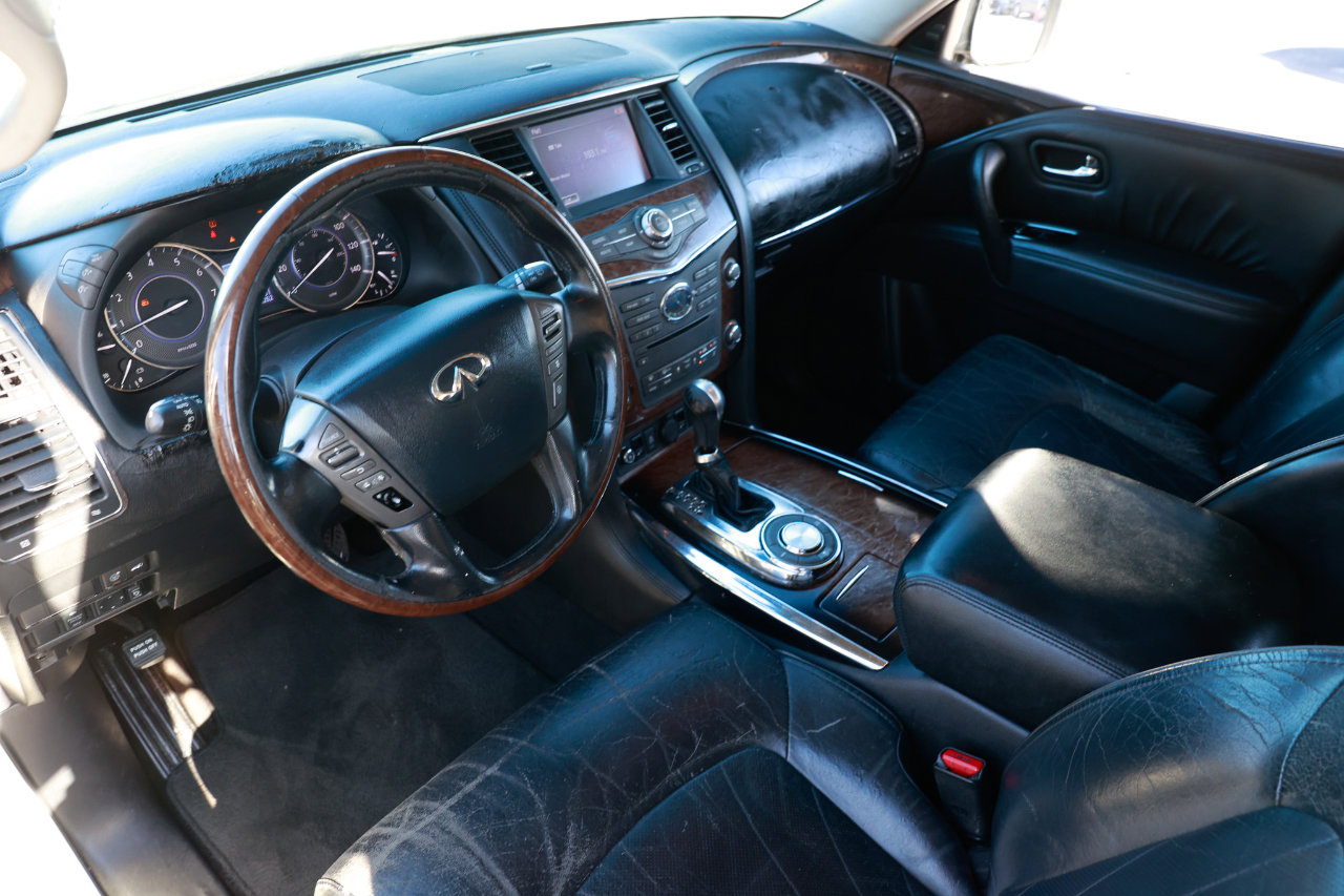 Used 2012 INFINITI QX56 2WD w/ Deluxe Touring Pkg image 4