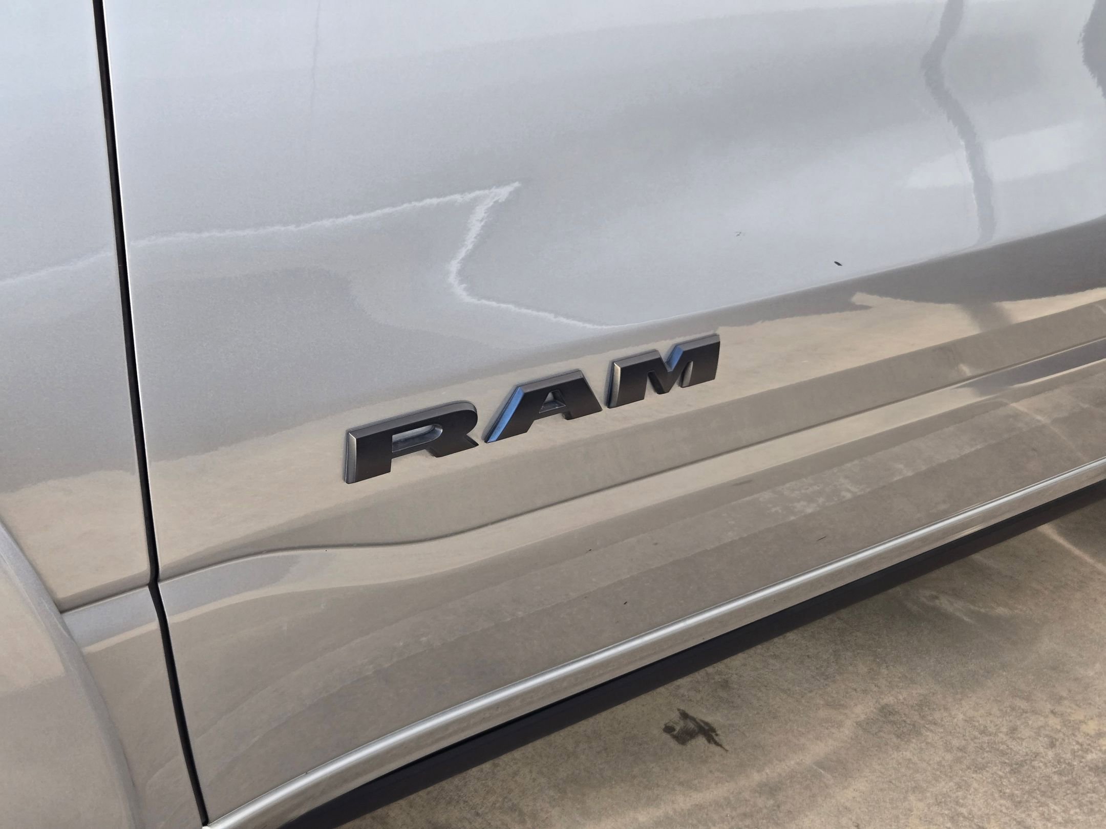 Used 2022 RAM 1500 Laramie AWD/4WD image 4