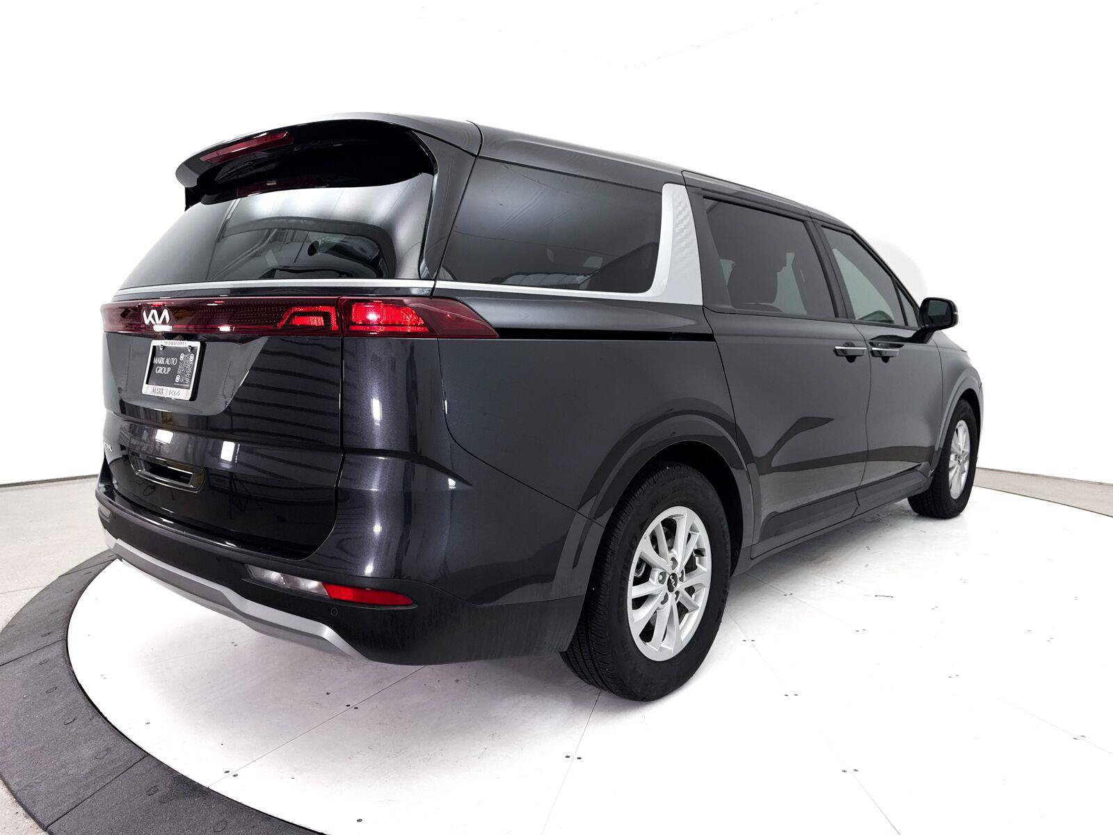 Used 2024 Kia Carnival LX FWD image 19