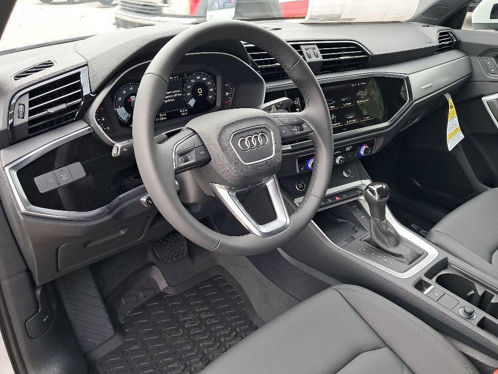 New 2025 Audi Q3 2.0T Premium image 11