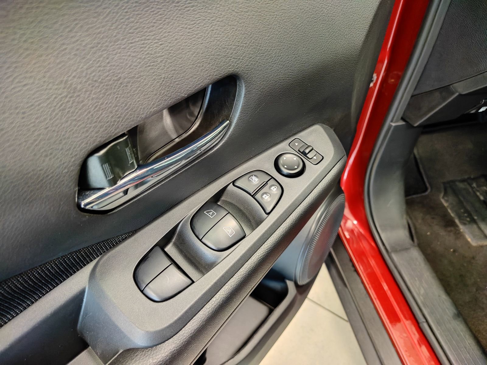 Used 2024 Nissan Kicks SV image 19