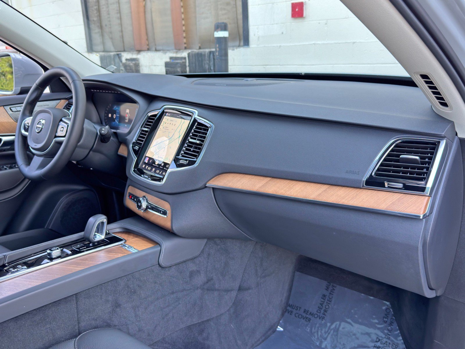 Used 2025 Volvo XC90 T8 Plus w/ Protection Package Premier AWD/4WD image 15