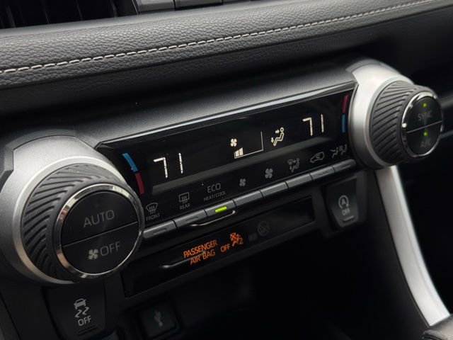 Used 2021 Toyota RAV4 XLE Premium image 15