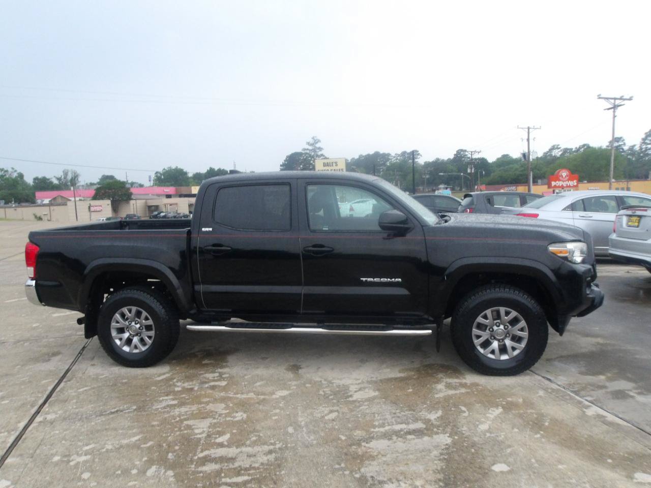 Used 2017 Toyota Tacoma SR5 w/ Tow Package RWD image 5