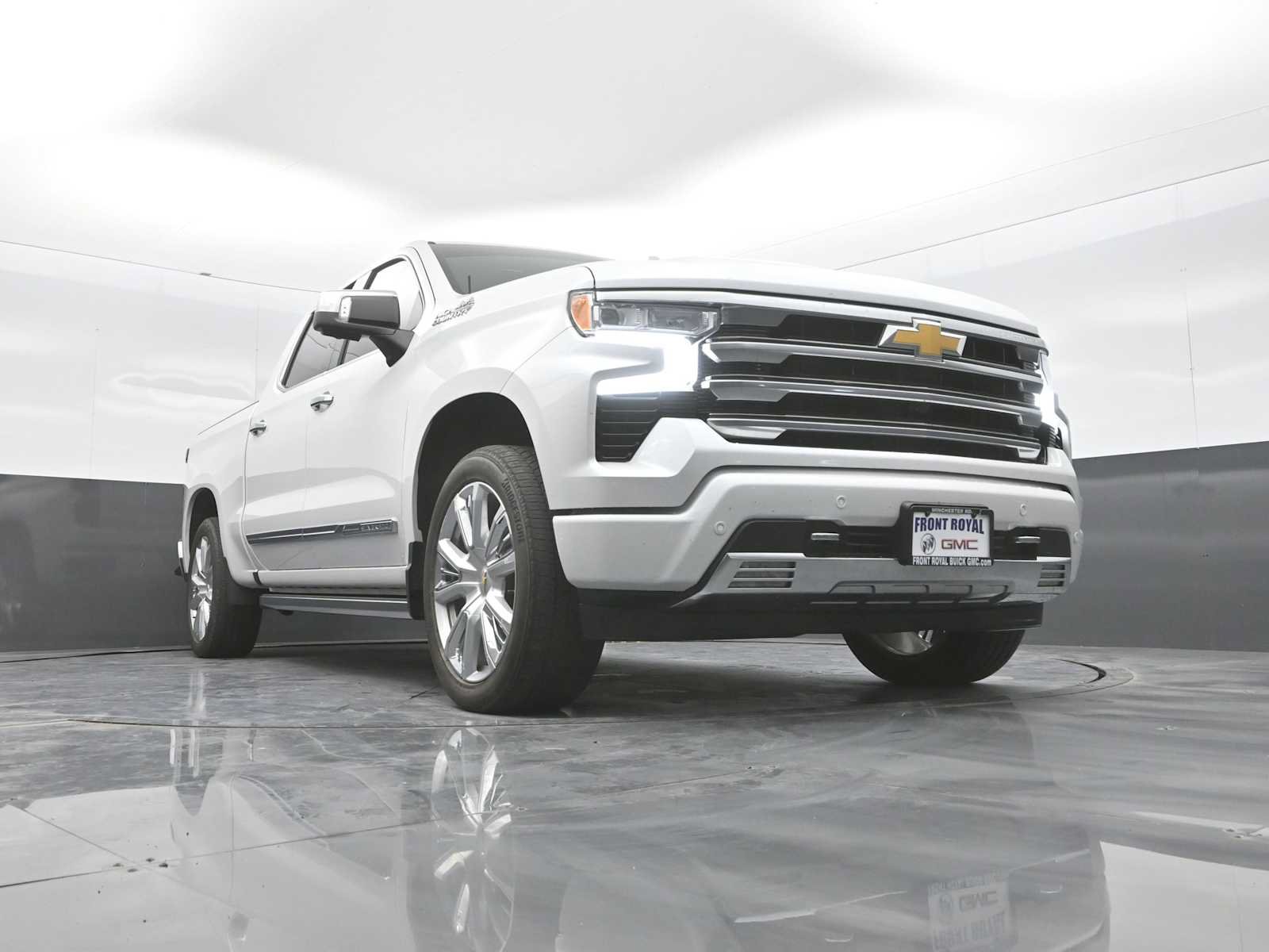 Used 2024 Chevrolet Silverado 1500 High Country w/ High Country Premium Package AWD/4WD image 39