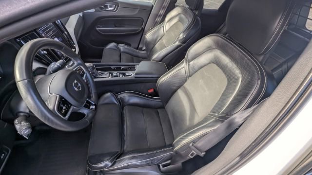 Used 2018 Volvo XC60 T6 R-Design w/ Convenience Package image 16