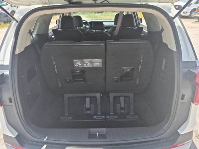 Used 2025 Kia Carnival FWD image 29