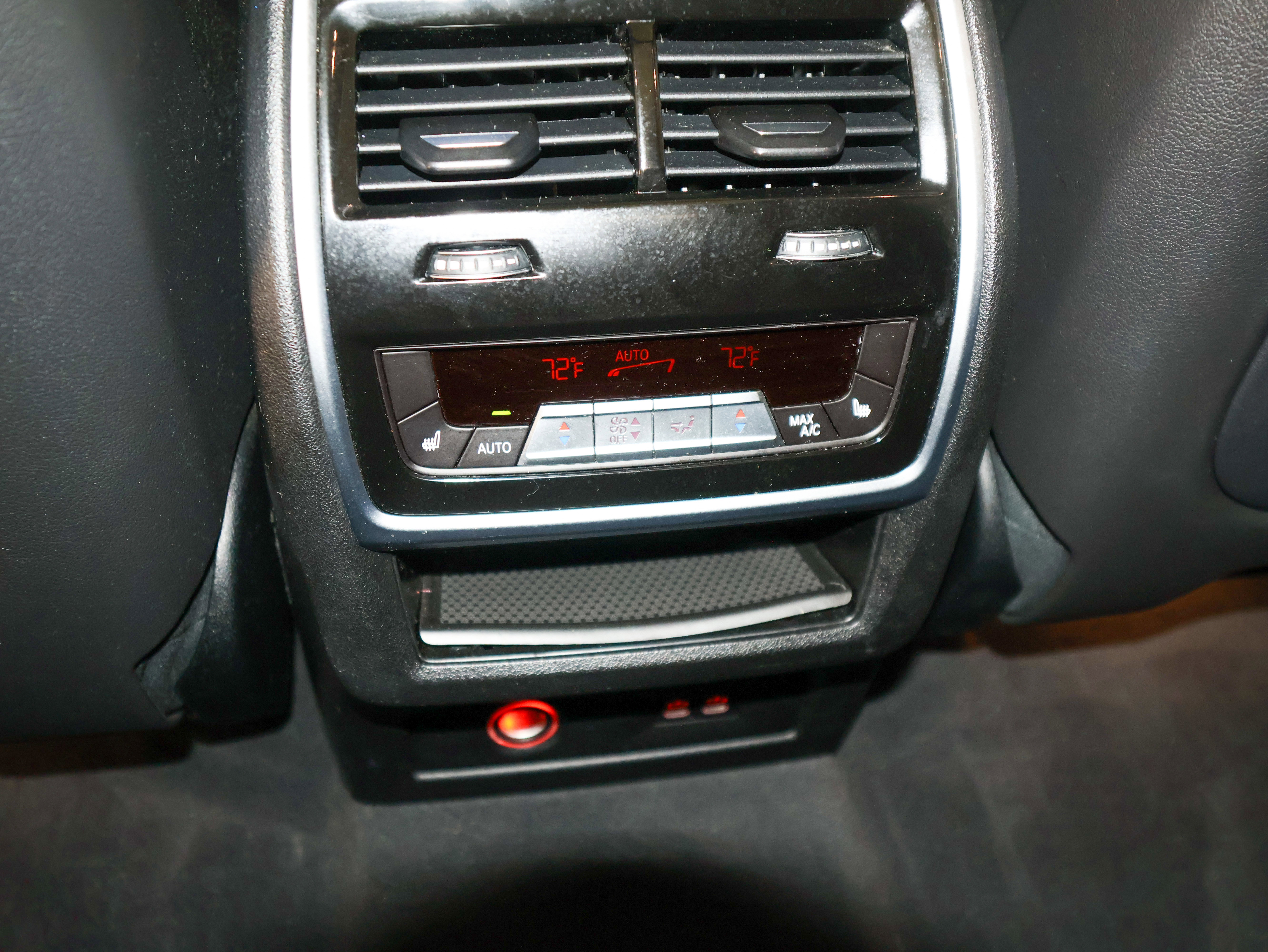 Used 2021 BMW X7 M50i image 34