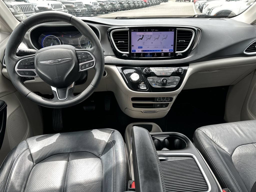 Certified 2022 Chrysler Pacifica Touring-L FWD image 10