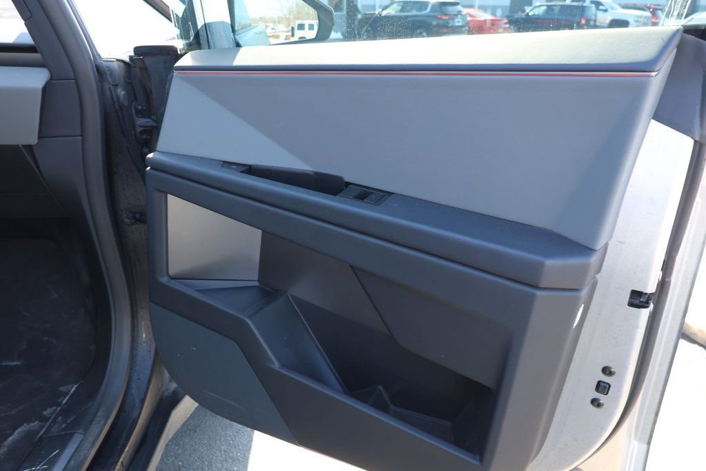 Used 2024 Tesla Cybertruck AWD Crew Cab image 31