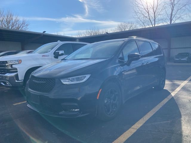 Used 2024 Chrysler Pacifica Premium image 19