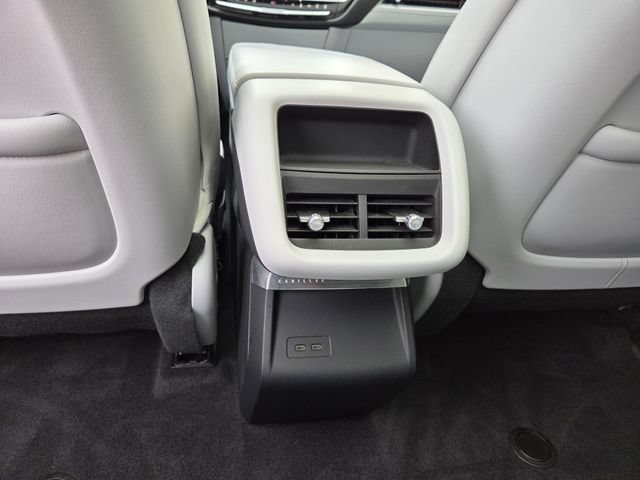 Used 2024 Cadillac Lyriq Luxury AWD/4WD image 39