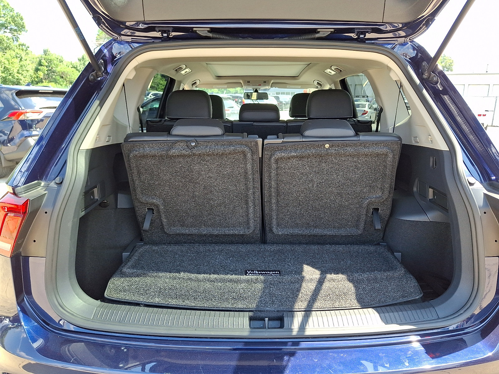 Used 2021 Volkswagen Tiguan SE w/ Panoramic Sunroof Package AWD/4WD image 30