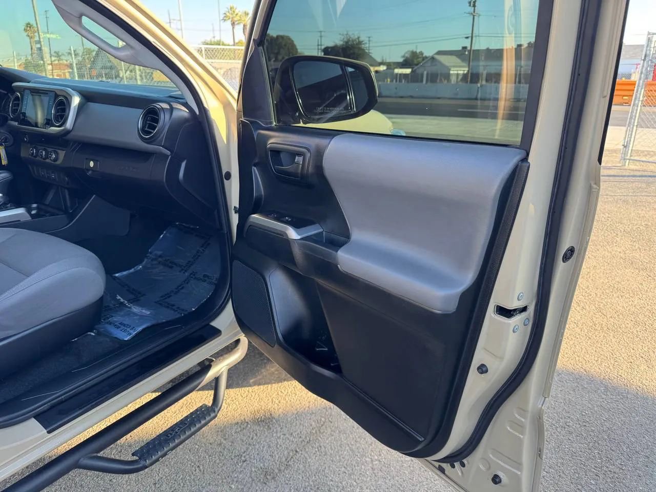 Used 2017 Toyota Tacoma SR5 image 23