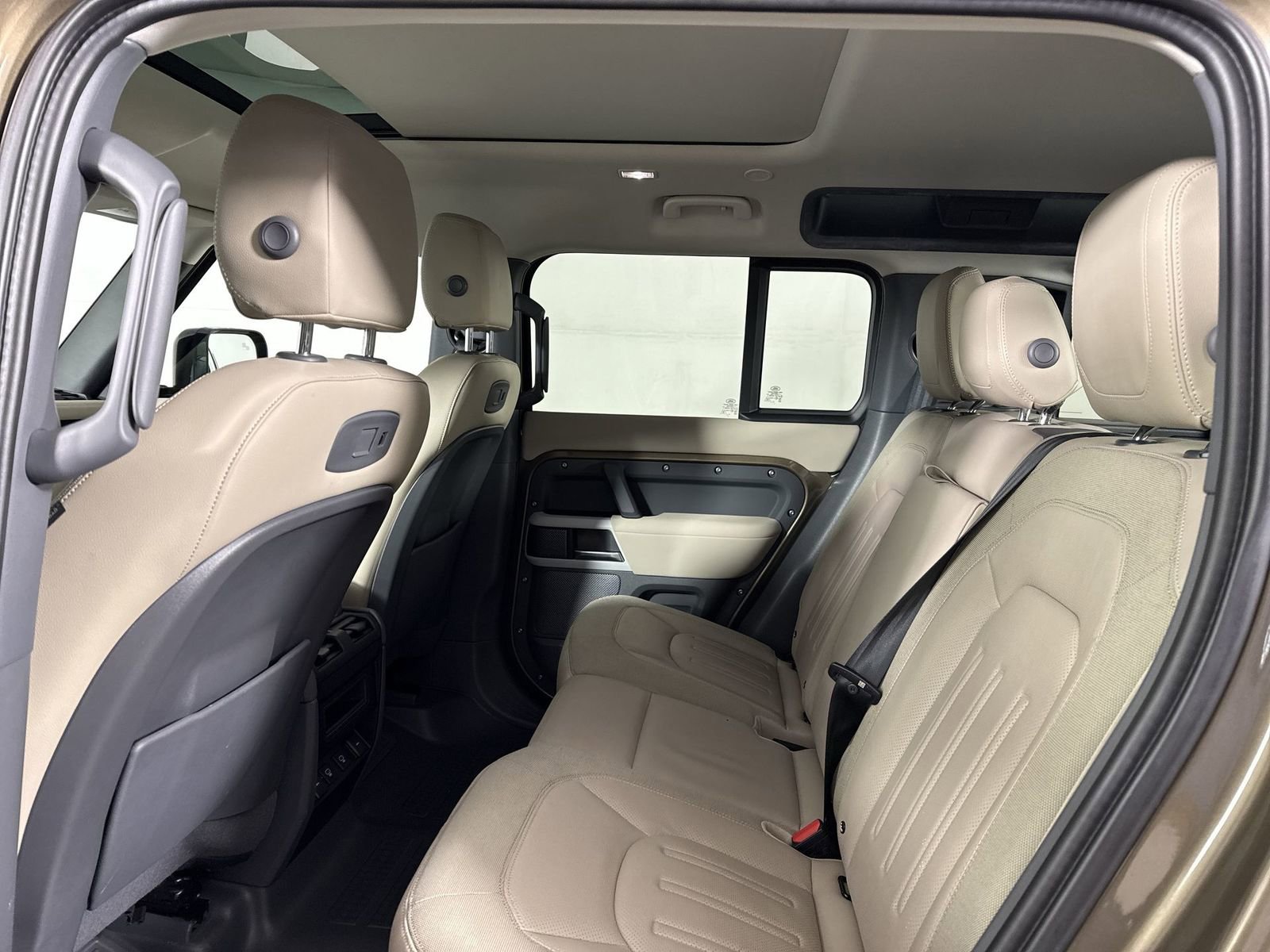 Used 2021 Land Rover Defender 110 SE image 22