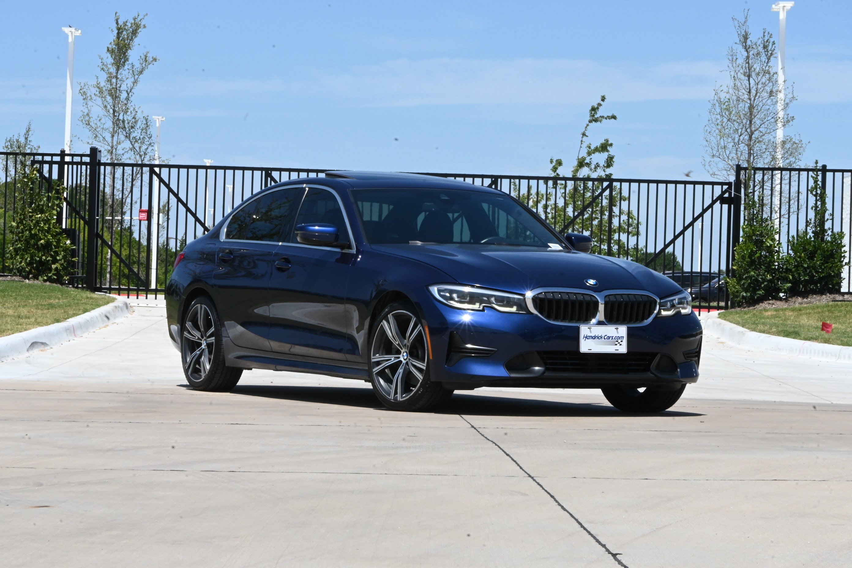 Used 2020 BMW 330i Sedan w/ Convenience Package RWD image 2