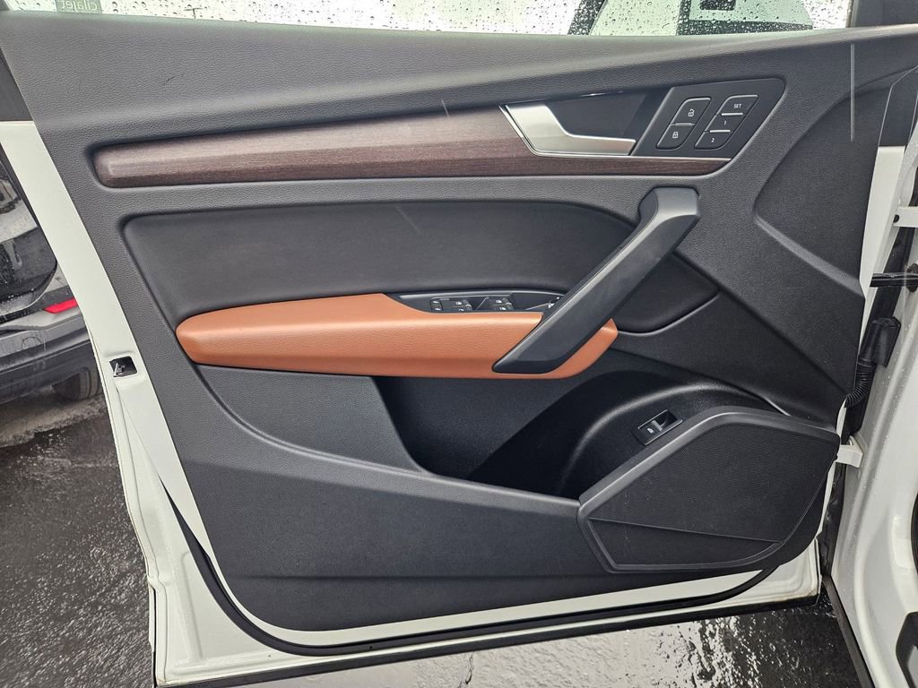 Used 2021 Audi Q5 2.0T Premium w/ Convenience Package image 10